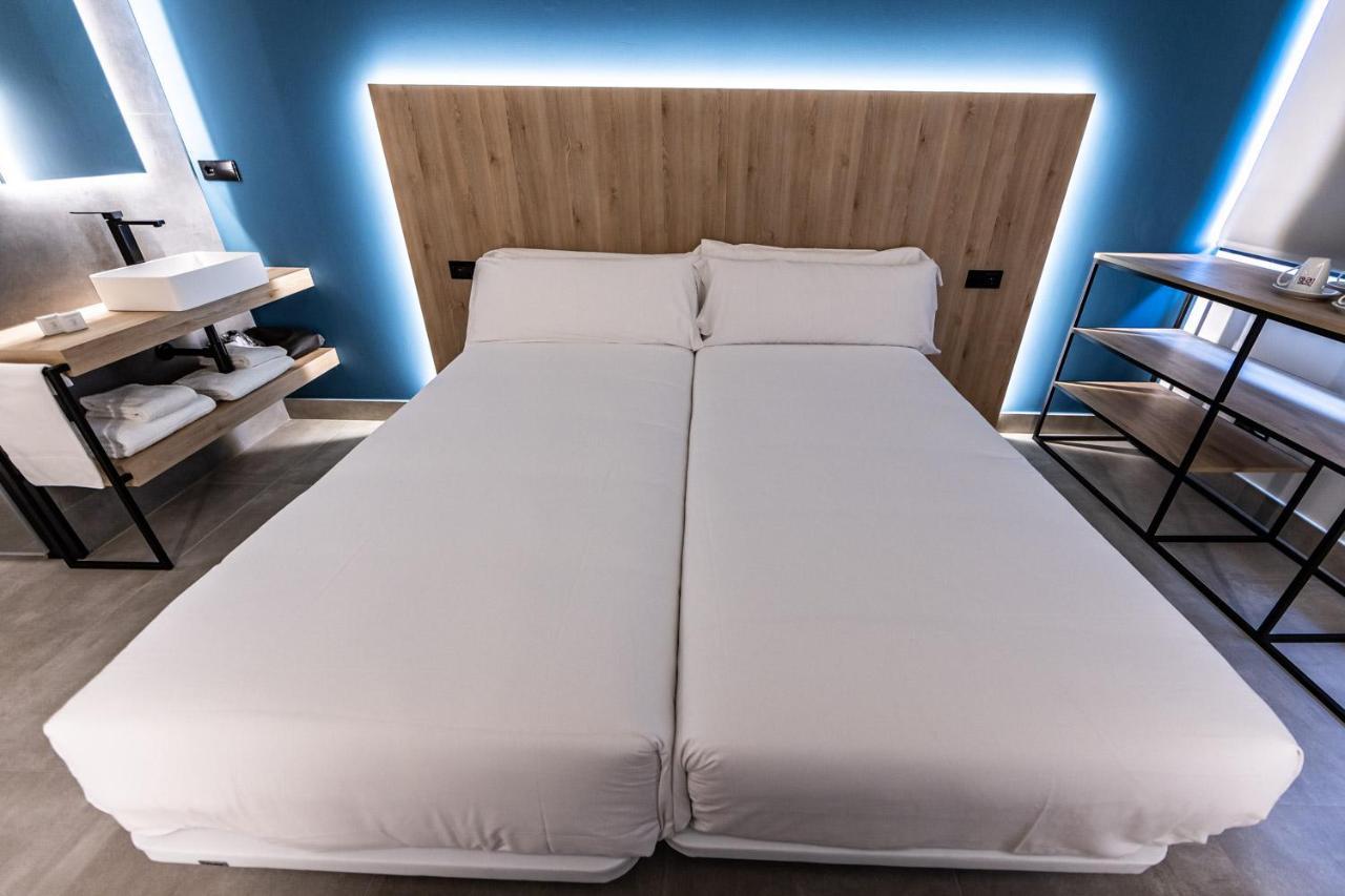 Hospedium Hotel Devalar Do Mar กามาริญาส ภายนอก รูปภาพ