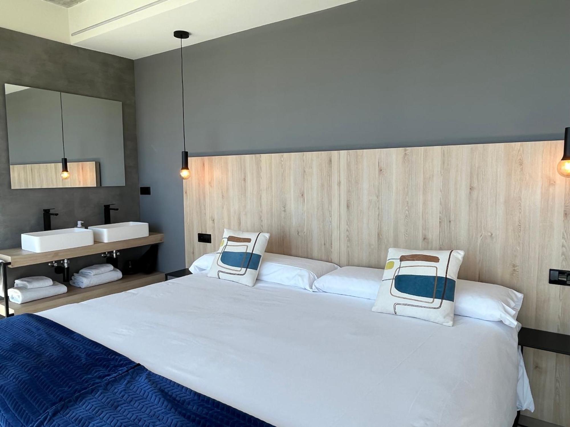 Hospedium Hotel Devalar Do Mar กามาริญาส ภายนอก รูปภาพ